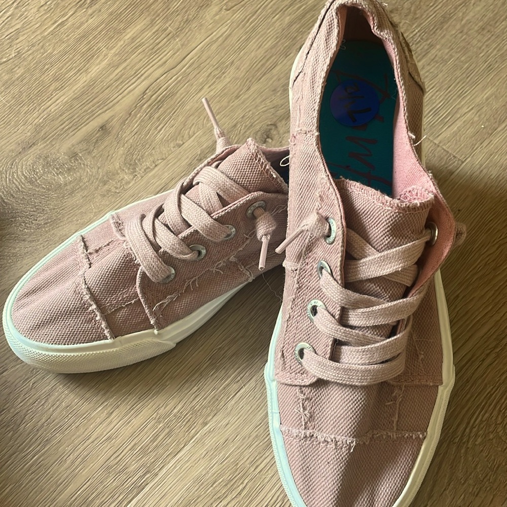 New Blowfish Malibu Martina Slip on Sneaker Sz 7.5 soft pink